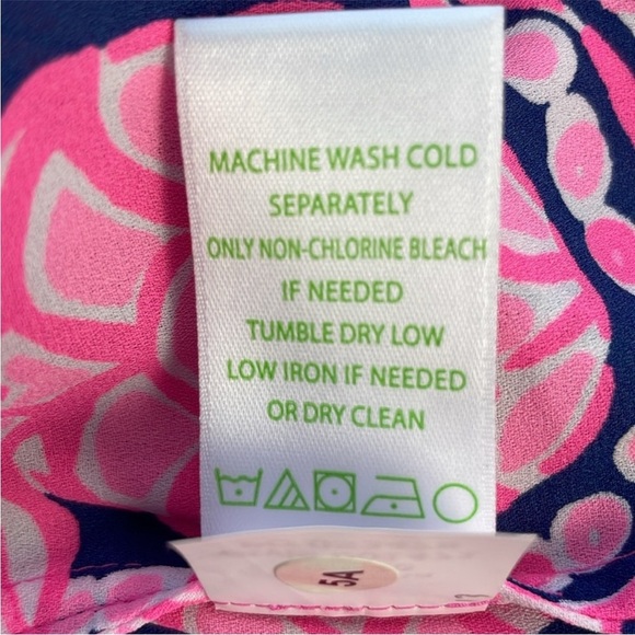 Lily Pulitzer Marilina High Tide Navy Citrus Kiss
Engineered Tunic Top. Size XXS - Picture 13 of 14